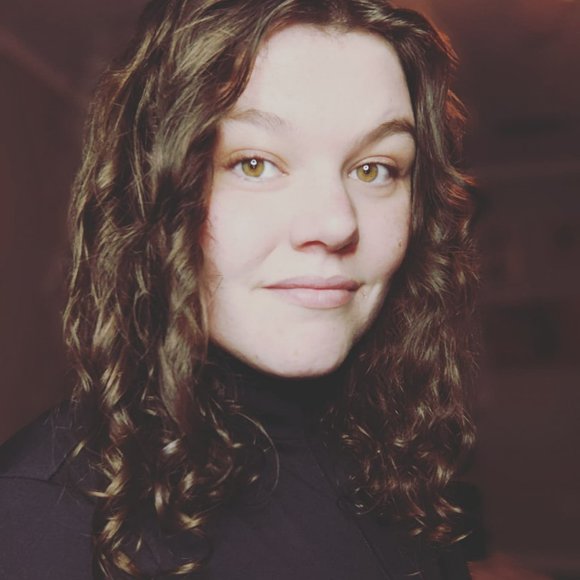 Meet your Posher, Hannah - Picture 3 of 3